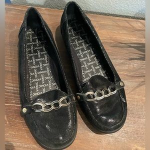 Vionic women’s flats